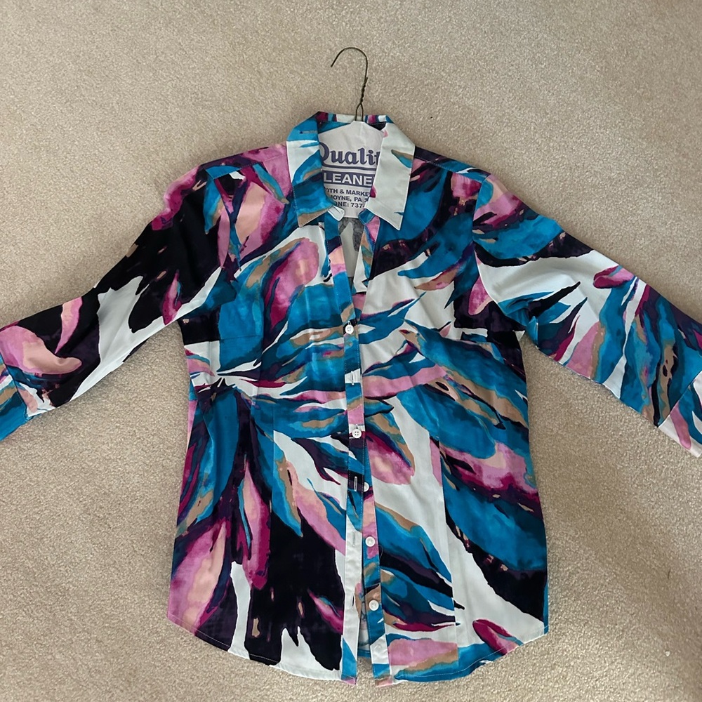 Dana Buchman multi -colored 3/4 sleeve cotton button down blouse.